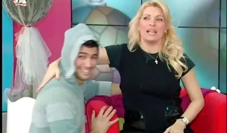 Юка Одзаки вдига Къса minipornobg пола, за да се чука.