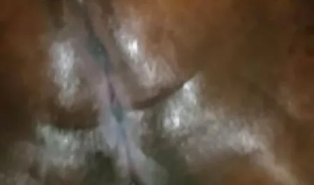 Диво секс с животни клипове момиче смуче петлите на другия в 69