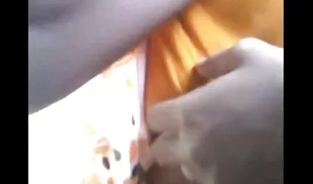 Блондинката изглежда страхотно в черен човек-сцена 2-продукт на клипове с лесбийки ddf